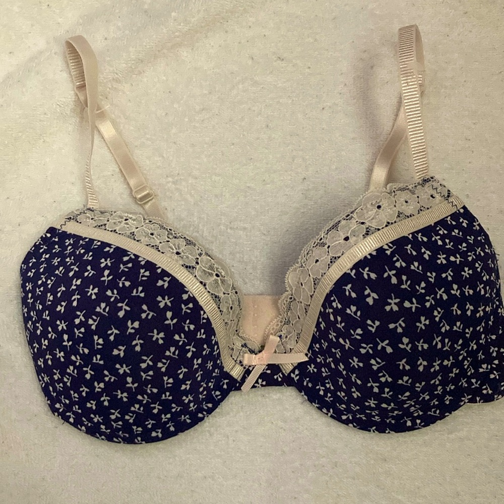 Jessica Simpson bra 34C moulded cup w underwire navy & cream 2 hook back closure